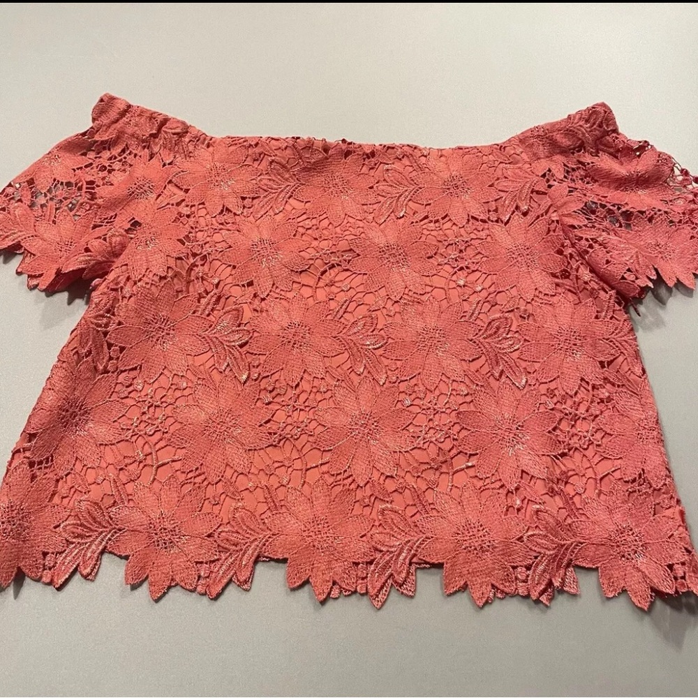 White House Black Matket Size 4 Salmon Lace Crop Top - Picture 2 of 3